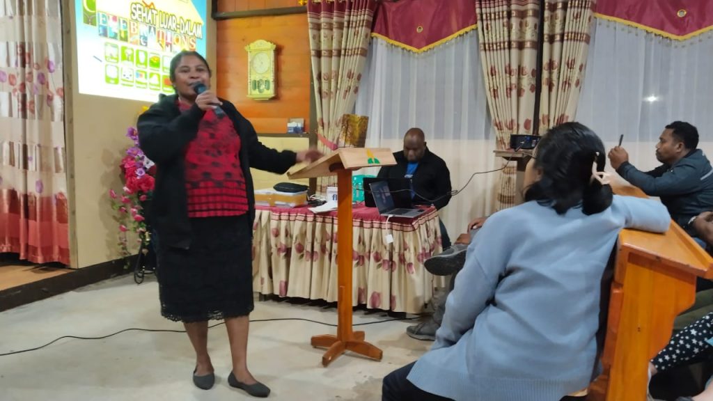 Ibu Novela Wambrauw, Direktur Departemen Kesehatan GMAHK Daerah Misi Papua